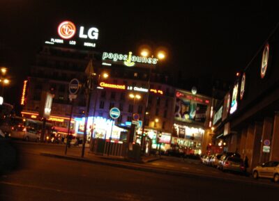 Café cerca de la Rue d'Amsterdam con Naroa y Gorka