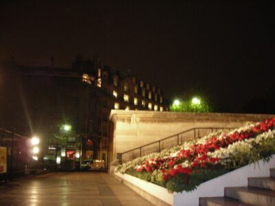 Paseo nocturno por el Sena, puentes y monumentos iluminados