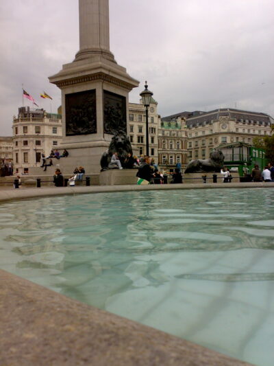 Trafalgar Square — Nelson's Column con leones de Landseer