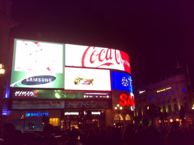 Piccadilly Circus — pantallas (Coca-Cola, Samsung, Barclays)