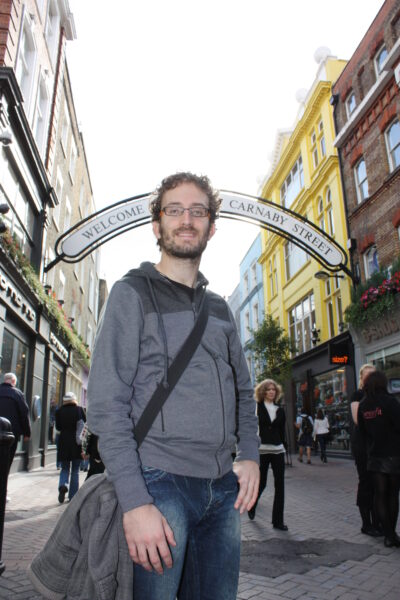 Carnaby Street — rótulo arqueado