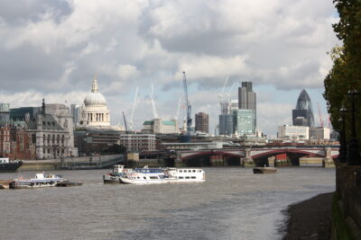 South Bank con St Paul's, Gherkin y Blackfriars Bridge