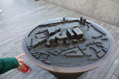 More London — maqueta de bronce