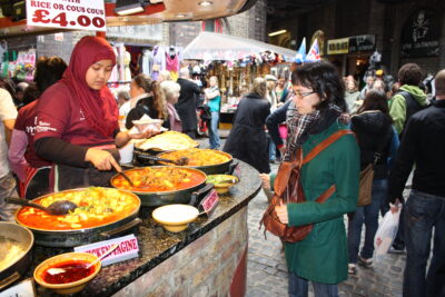 Camden Market — puesto comida marroquí 'Rice or cous cous £4'
