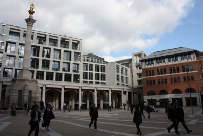 Paternoster Square (columna y Stock Exchange)
