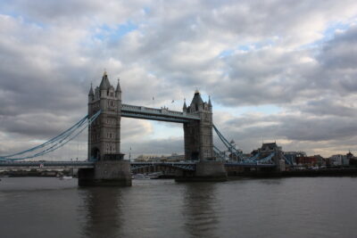 Tower Bridge — vista frontal