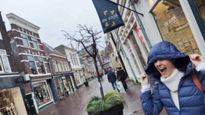 Librería 'de zaak', Gouda — bandera azul a la entrada
