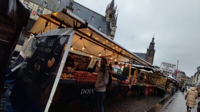 Markt de Gouda con Stadhuis (waffles/donuts)