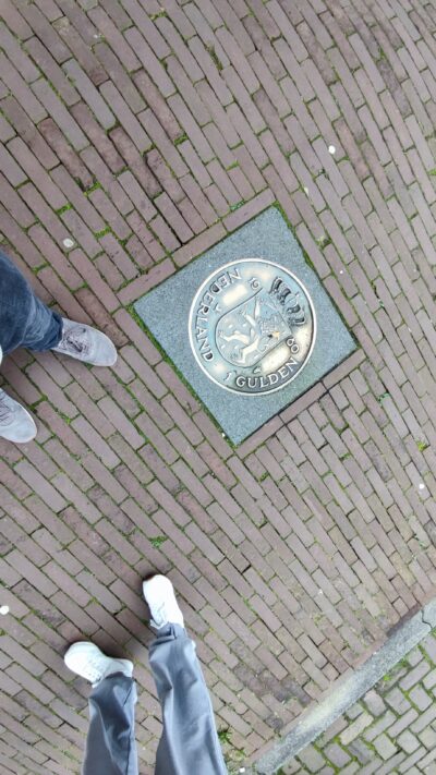 Utrecht — placa de bronce 'Gulden' en suelo