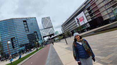 Utrecht — Stationsplein con Stadskantoor y Hoog Catharijne