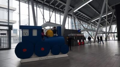 Utrecht Centraal — tren Nijntje/Dick Bruna en el hall