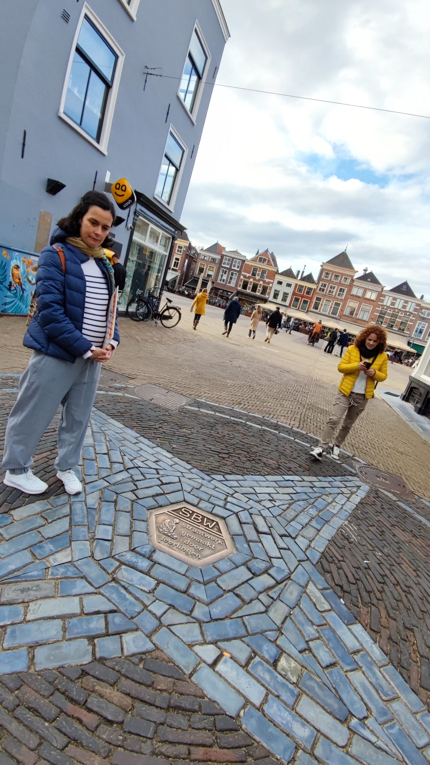 Delft — estrella adoquinada en el centro del Markt