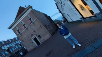 Gouda — calle peatonal con HEMA