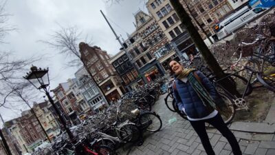 Amsterdam — aparcamiento de bicis junto a Singel/Spui