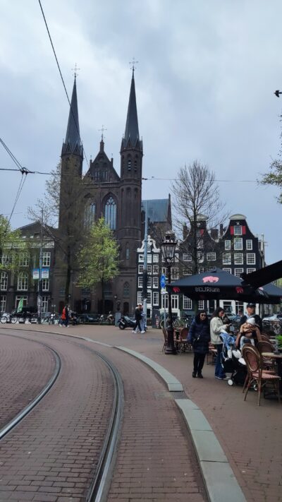 Amsterdam — De Krijtberg en el Singel (iglesia neogótica)