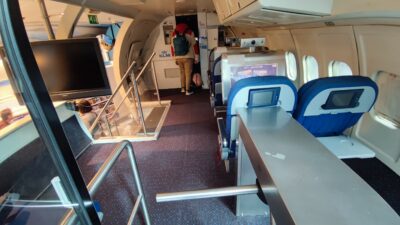 Schiphol Plaza — cockpit del avión histórico expuesto
