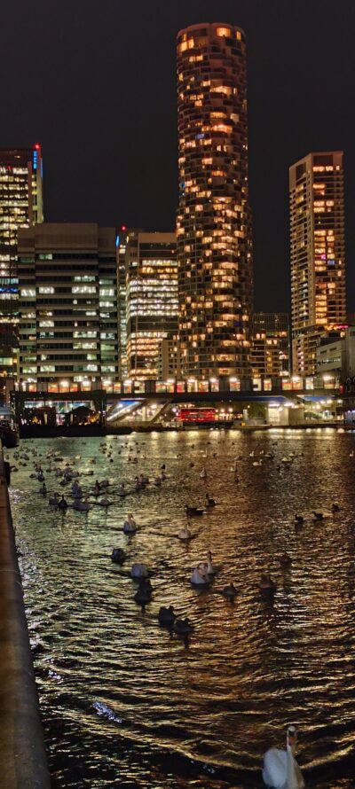 Londres 30 oct 2025 — 107