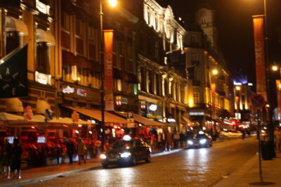 Karl Johans gate de noche — Grand Café/Grand Hotel