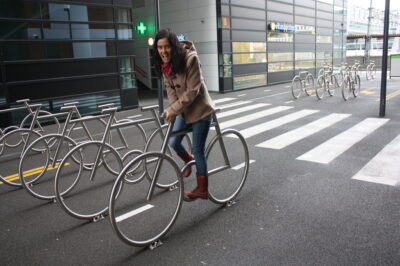 Aparcabicis escultórico junto a Oslo S
