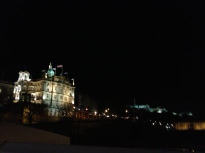 Bank of Scotland HQ con Edinburgh Castle al fondo