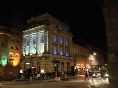 The Bank Hotel (esquina Royal Mile / North Bridge)