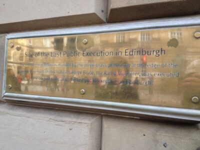 Placa 'Site of the Last Public Execution in Edinburgh'