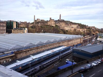 Waverley Station vista desde North Bridge