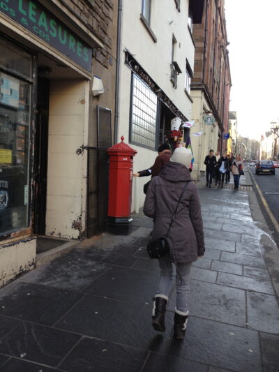 Cockburn Street — escaparate Trainspotting y Neil Young
