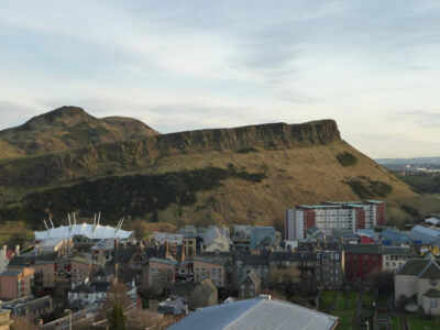 Arthur's Seat y Salisbury Crags desde Calton Hill