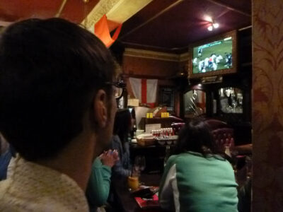 Pub viendo el Six Nations en TV